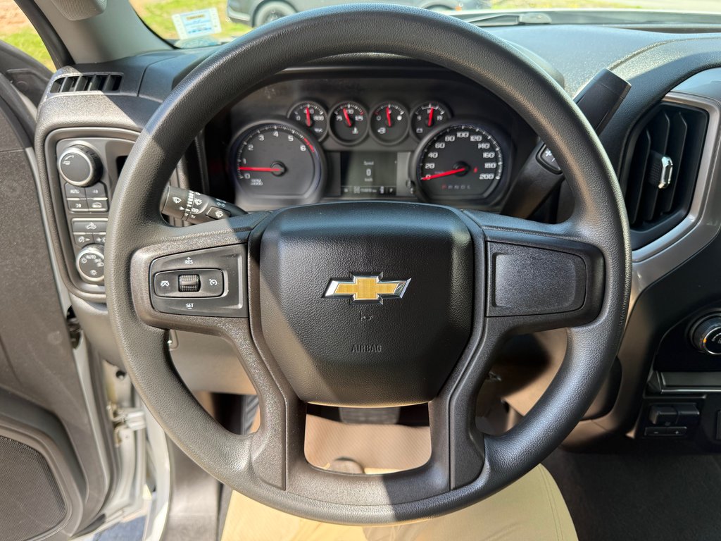 2020 Chevrolet SILVERADO K1500 Custom, keyless entry, backup camera, Bluetooth in COLDBROOK, Nova Scotia - 10 - w1024h768px