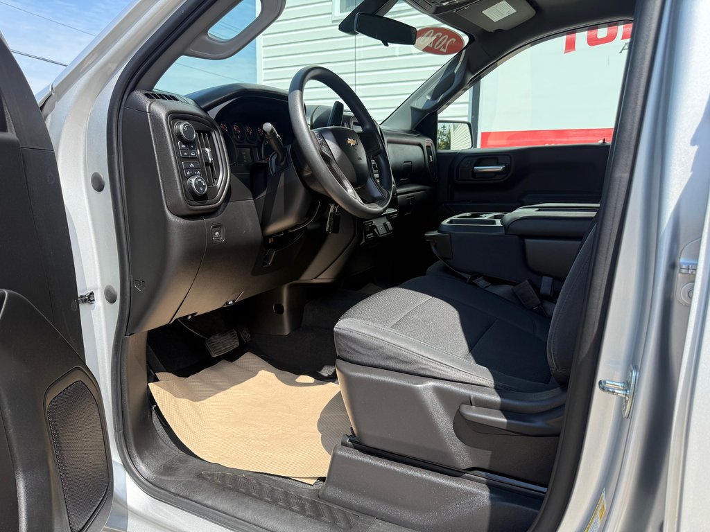2020 Chevrolet SILVERADO K1500 Custom, keyless entry, backup camera, Bluetooth in COLDBROOK, Nova Scotia - 9 - w1024h768px