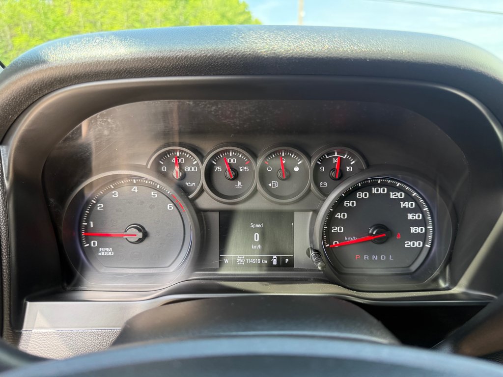 2020 Chevrolet SILVERADO K1500 Custom, keyless entry, backup camera, Bluetooth in COLDBROOK, Nova Scotia - 11 - w1024h768px