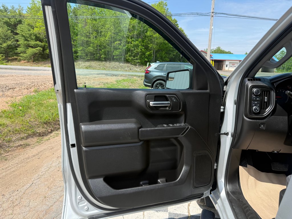 2020 Chevrolet SILVERADO K1500 Custom, keyless entry, backup camera, Bluetooth in COLDBROOK, Nova Scotia - 7 - w1024h768px