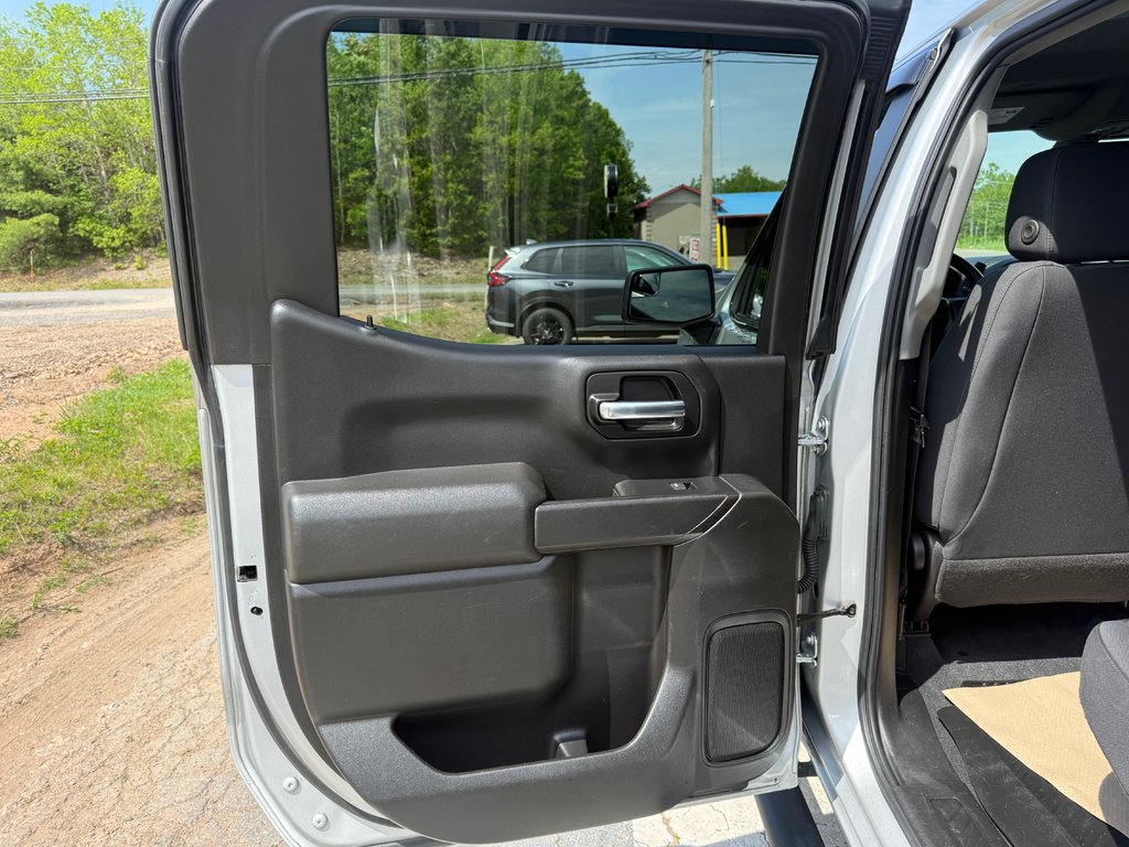 2020 Chevrolet SILVERADO K1500 Custom, keyless entry, backup camera, Bluetooth in COLDBROOK, Nova Scotia - 13 - w1024h768px