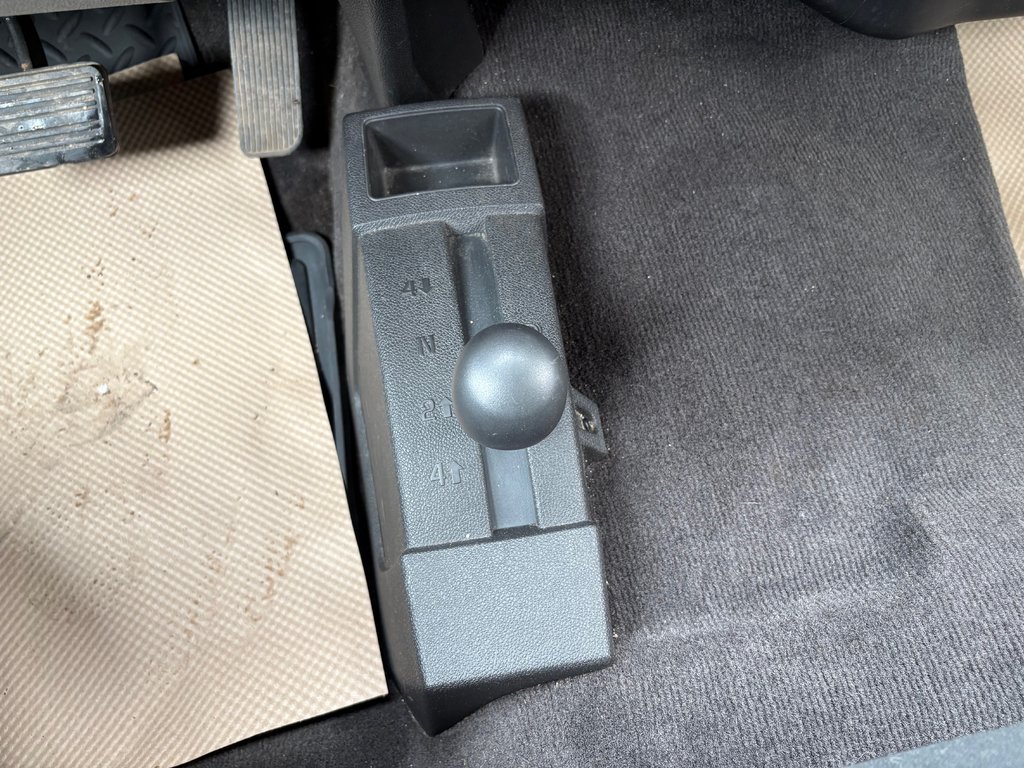 2013 Chevrolet Silverado LS Cheyenne Edition - 4WD, a/c, extended cab in COLDBROOK, Nova Scotia - 13 - w1024h768px