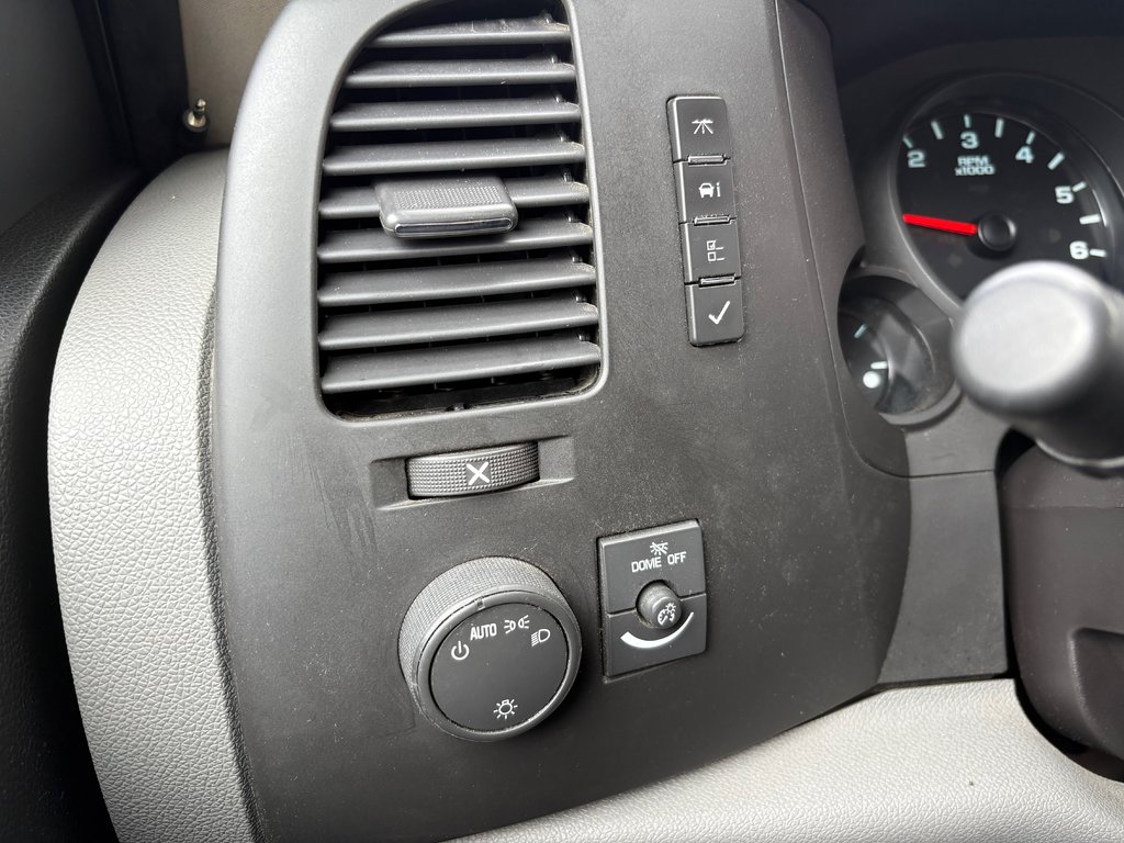 2013 Chevrolet Silverado LS Cheyenne Edition - 4WD, a/c, extended cab in COLDBROOK, Nova Scotia - 8 - w1024h768px
