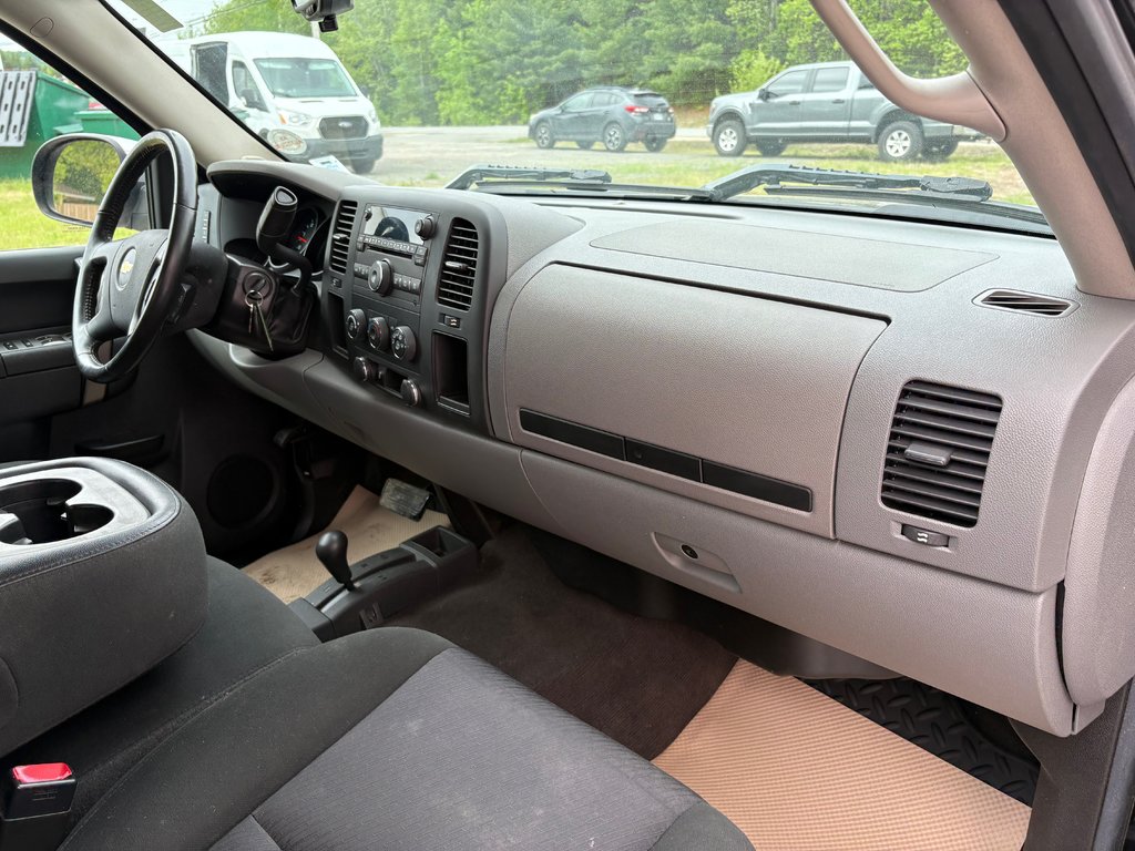2013 Chevrolet Silverado LS Cheyenne Edition - 4WD, a/c, extended cab in COLDBROOK, Nova Scotia - 21 - w1024h768px