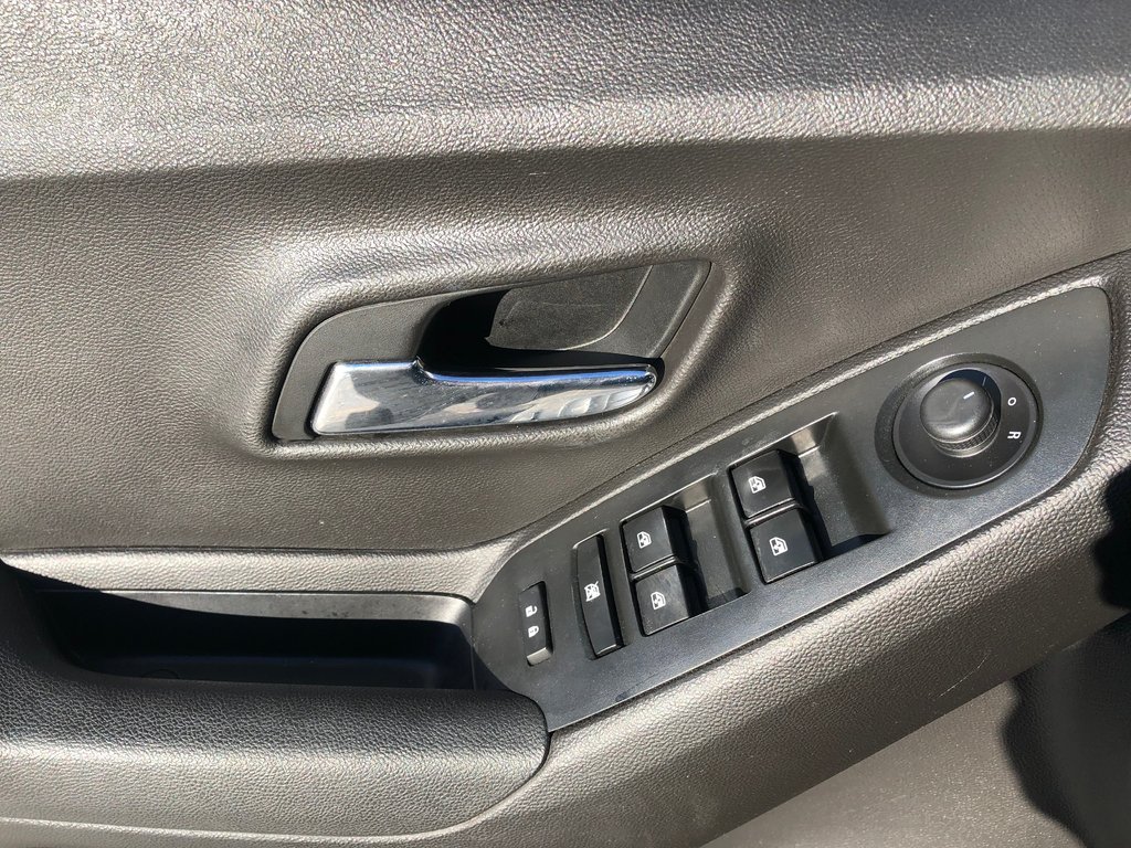 2016 Chevrolet Trax LT in Kentville, Nova Scotia - 8 - w1024h768px