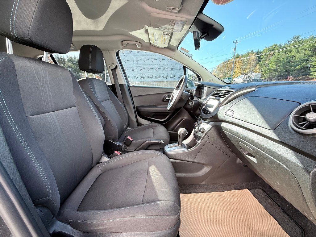 2016 Chevrolet TRAX LT | GPS Navigation, Satellite Radio + Bluetooth in COLDBROOK, Nova Scotia - 25 - w1024h768px