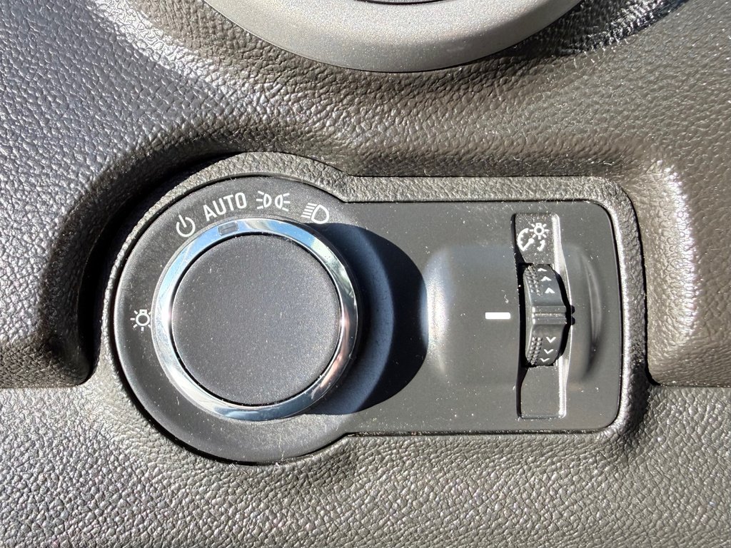 2016 Chevrolet TRAX LT | GPS Navigation, Satellite Radio + Bluetooth in COLDBROOK, Nova Scotia - 13 - w1024h768px