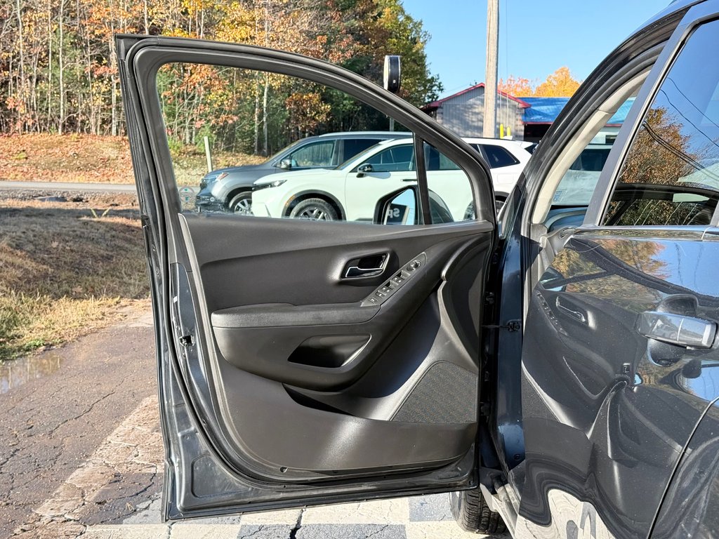 2016 Chevrolet TRAX LT | GPS Navigation, Satellite Radio + Bluetooth in COLDBROOK, Nova Scotia - 7 - w1024h768px