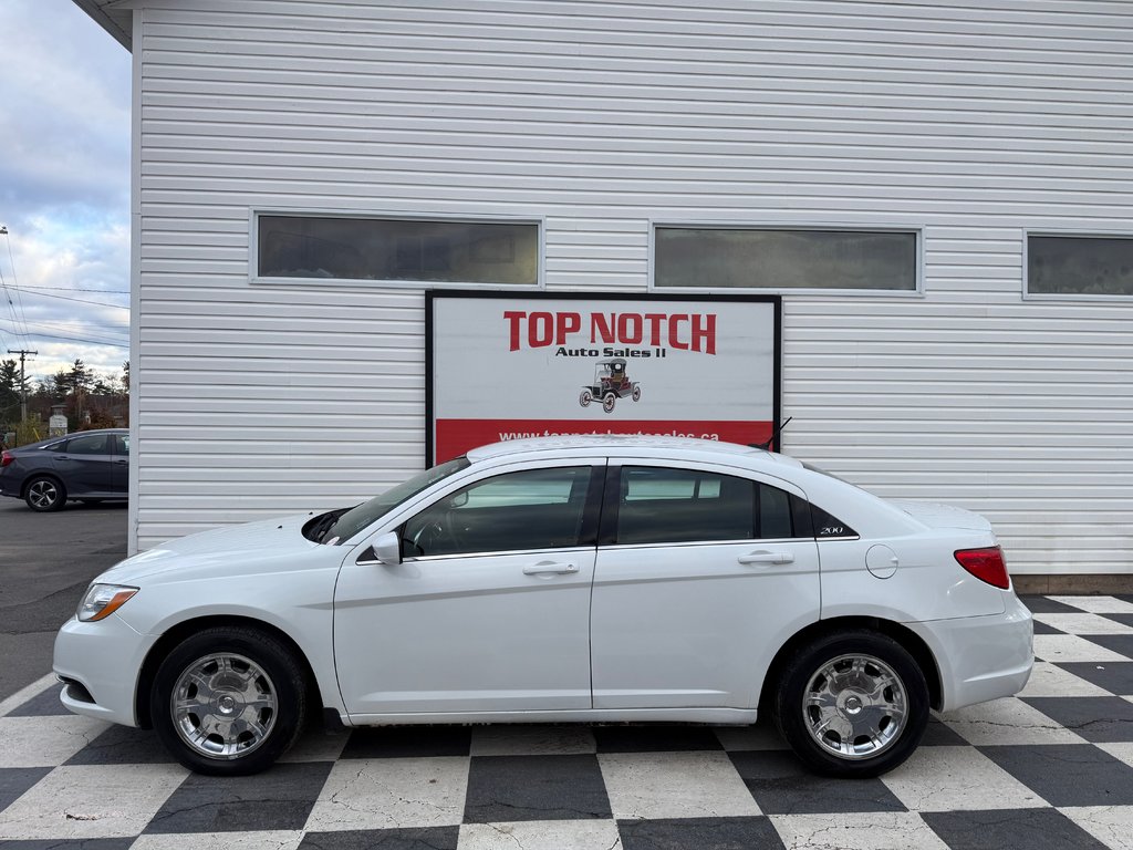 2013 Chrysler 200 LX LX, keyless entry, remote start, chrome wheels in COLDBROOK, Nova Scotia - 21 - w1024h768px