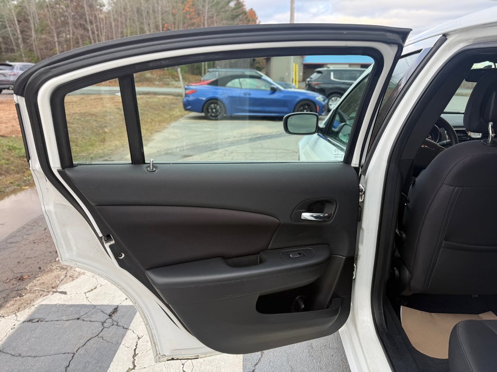 2013 Chrysler 200 LX LX, keyless entry, remote start, chrome wheels in COLDBROOK, Nova Scotia - 14 - w1024h768px