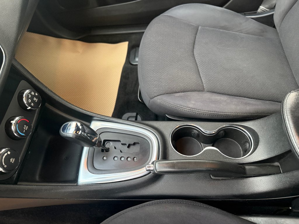 2013 Chrysler 200 LX LX, keyless entry, remote start, chrome wheels in COLDBROOK, Nova Scotia - 13 - w1024h768px