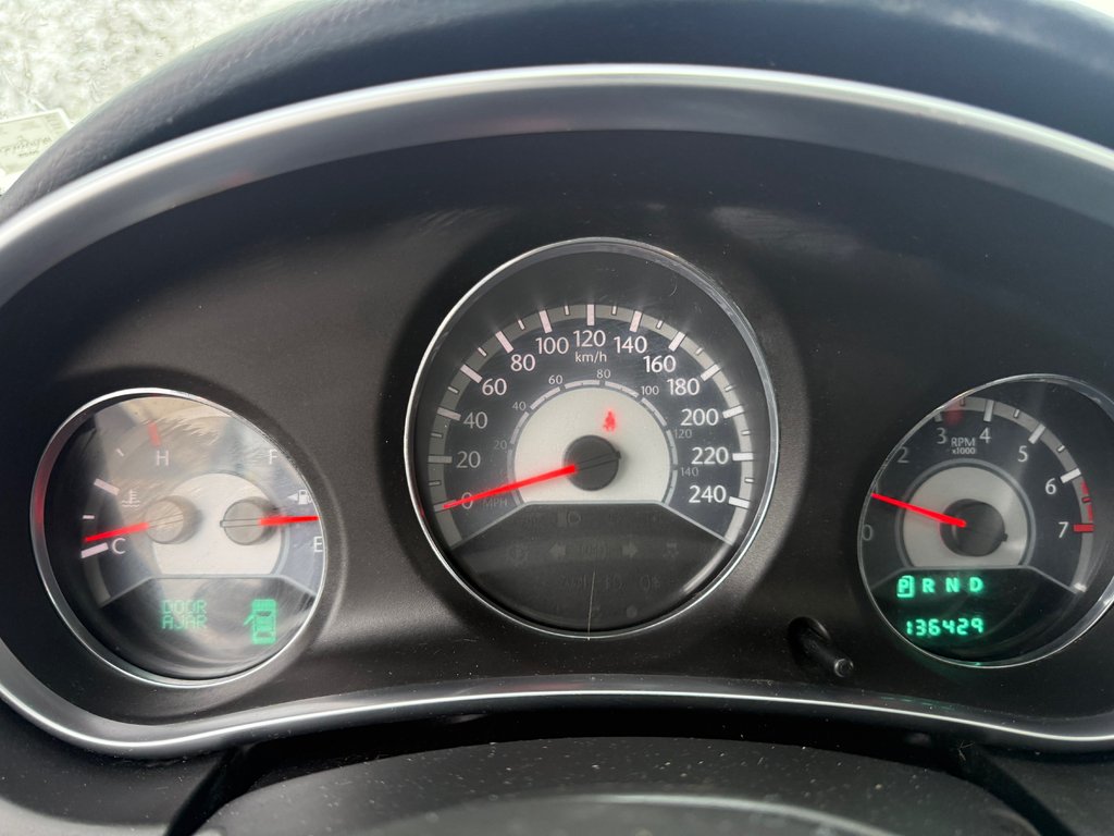 2011 Chrysler 200 Limited, keyless entry, backup camera, Bluetooth in Kentville, Nova Scotia - 11 - w1024h768px