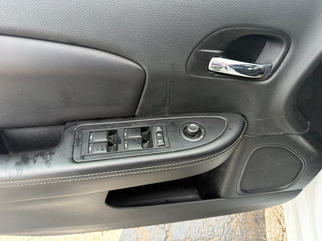 2011 Chrysler 200 Limited, keyless entry, backup camera, Bluetooth in Kentville, Nova Scotia - 8 - w1024h768px