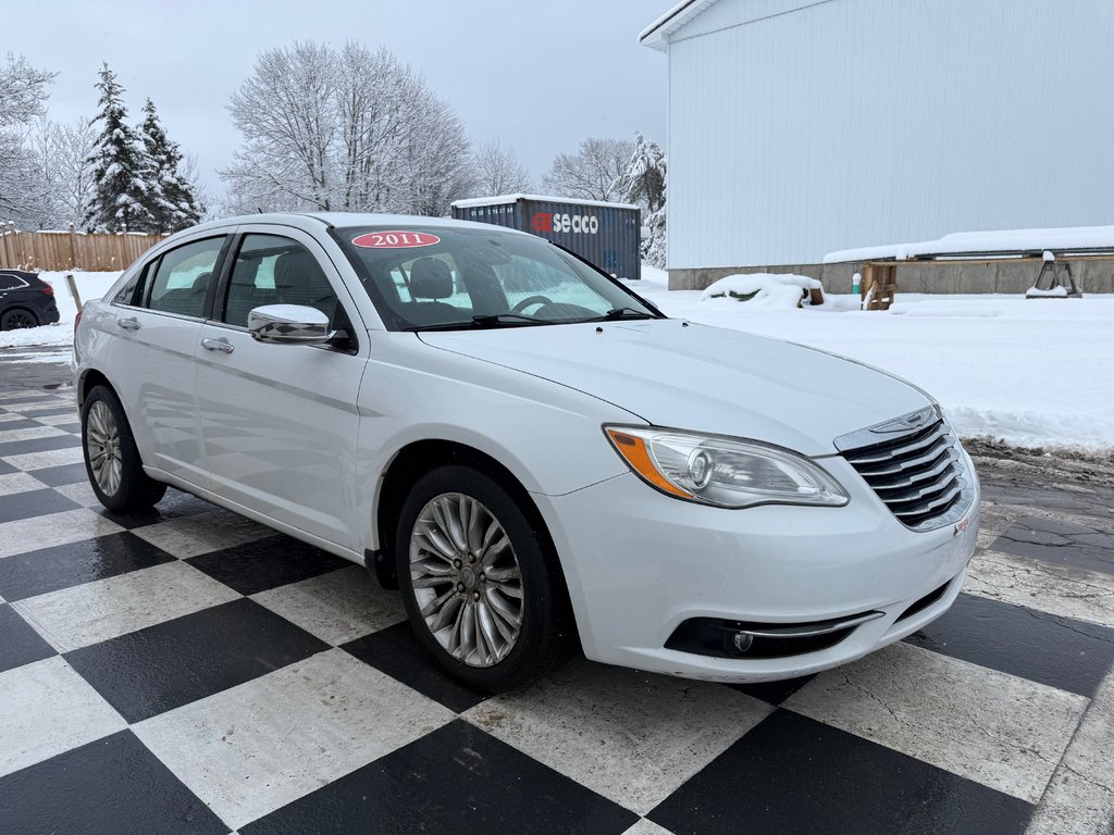 2011 Chrysler 200 Limited, keyless entry, backup camera, Bluetooth in Kentville, Nova Scotia - 3 - w1024h768px