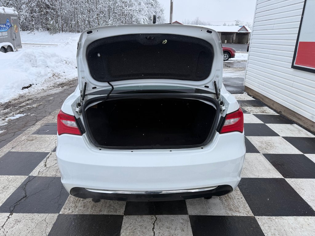 2011 Chrysler 200 Limited, keyless entry, backup camera, Bluetooth in Kentville, Nova Scotia - 16 - w1024h768px