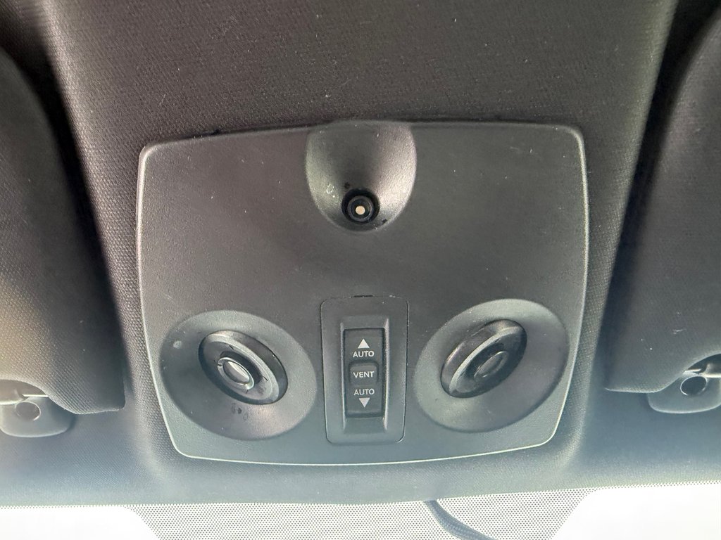 2011 Chrysler 200 Limited, keyless entry, backup camera, Bluetooth in Kentville, Nova Scotia - 13 - w1024h768px