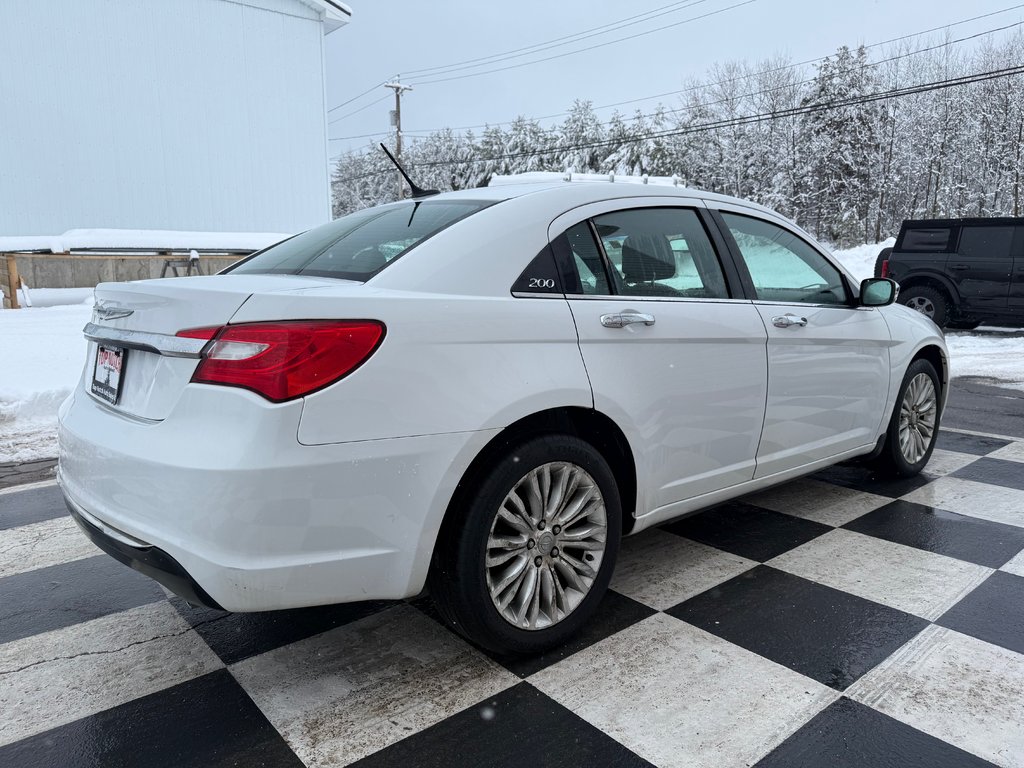 2011 Chrysler 200 Limited, keyless entry, backup camera, Bluetooth in Kentville, Nova Scotia - 4 - w1024h768px