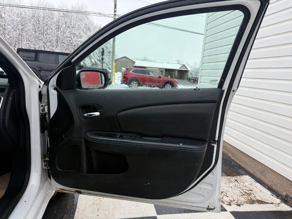 2011 Chrysler 200 Limited, keyless entry, backup camera, Bluetooth in Kentville, Nova Scotia - 19 - w1024h768px