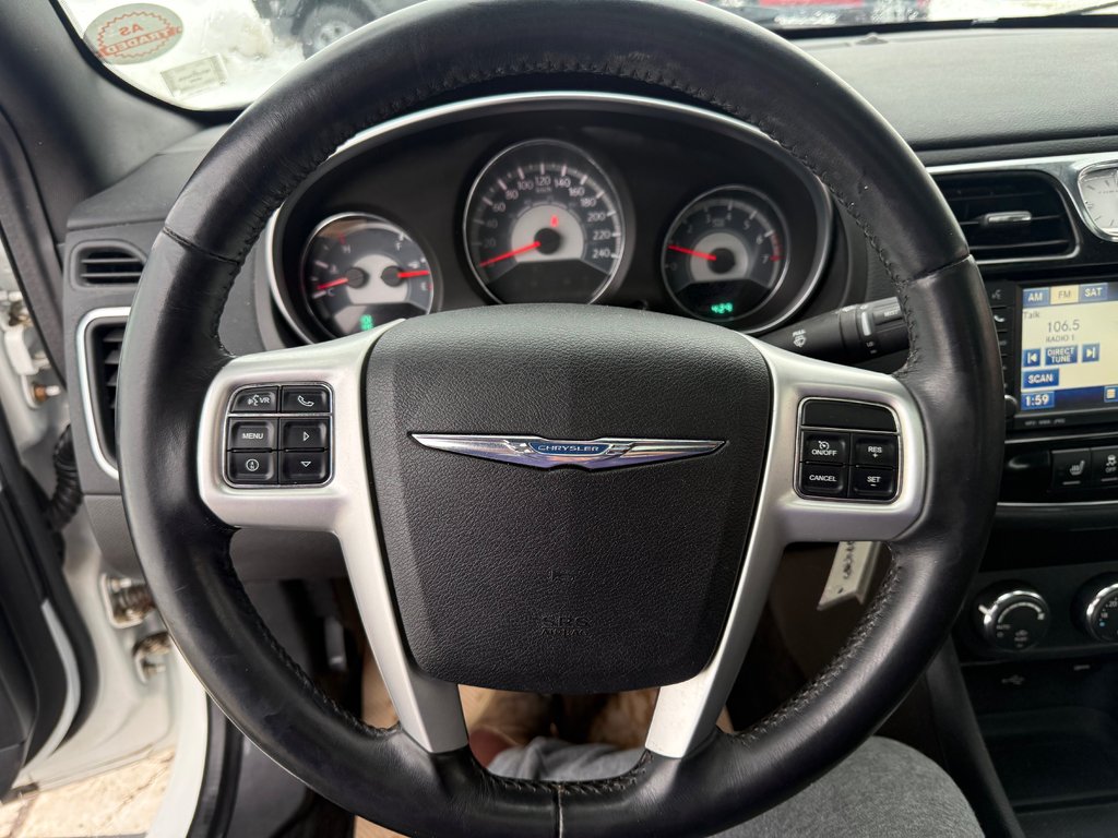 2011 Chrysler 200 Limited, keyless entry, backup camera, Bluetooth in Kentville, Nova Scotia - 10 - w1024h768px