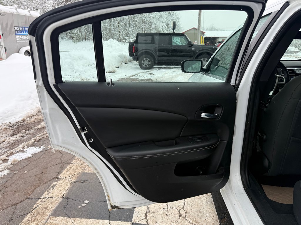 2011 Chrysler 200 Limited, keyless entry, backup camera, Bluetooth in Kentville, Nova Scotia - 14 - w1024h768px