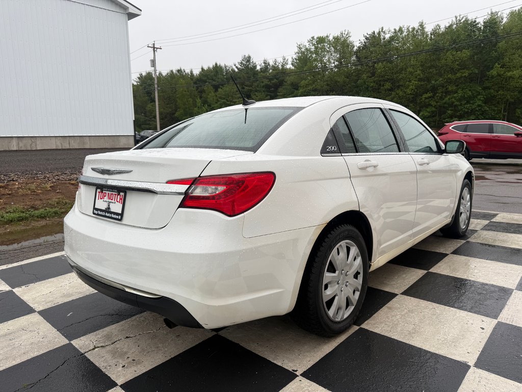 2013 Chrysler 200 LX, Keyless entry, MP3, Cruise control in COLDBROOK, Nova Scotia - 4 - w1024h768px