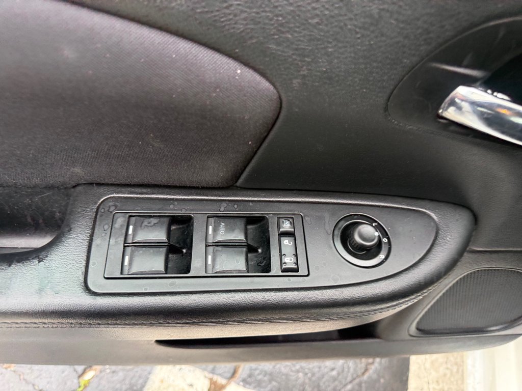 2013 Chrysler 200 LX, Keyless entry, MP3, Cruise control in COLDBROOK, Nova Scotia - 8 - w1024h768px