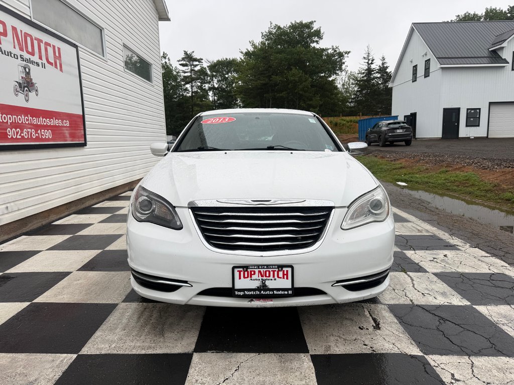 2013 Chrysler 200 LX, Keyless entry, MP3, Cruise control in COLDBROOK, Nova Scotia - 2 - w1024h768px