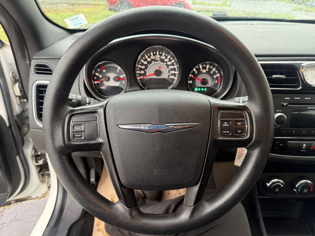 2013 Chrysler 200 LX, Keyless entry, MP3, Cruise control in COLDBROOK, Nova Scotia - 10 - w1024h768px