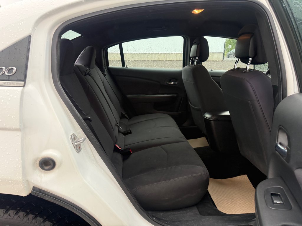 2013 Chrysler 200 LX, Keyless entry, MP3, Cruise control in COLDBROOK, Nova Scotia - 16 - w1024h768px