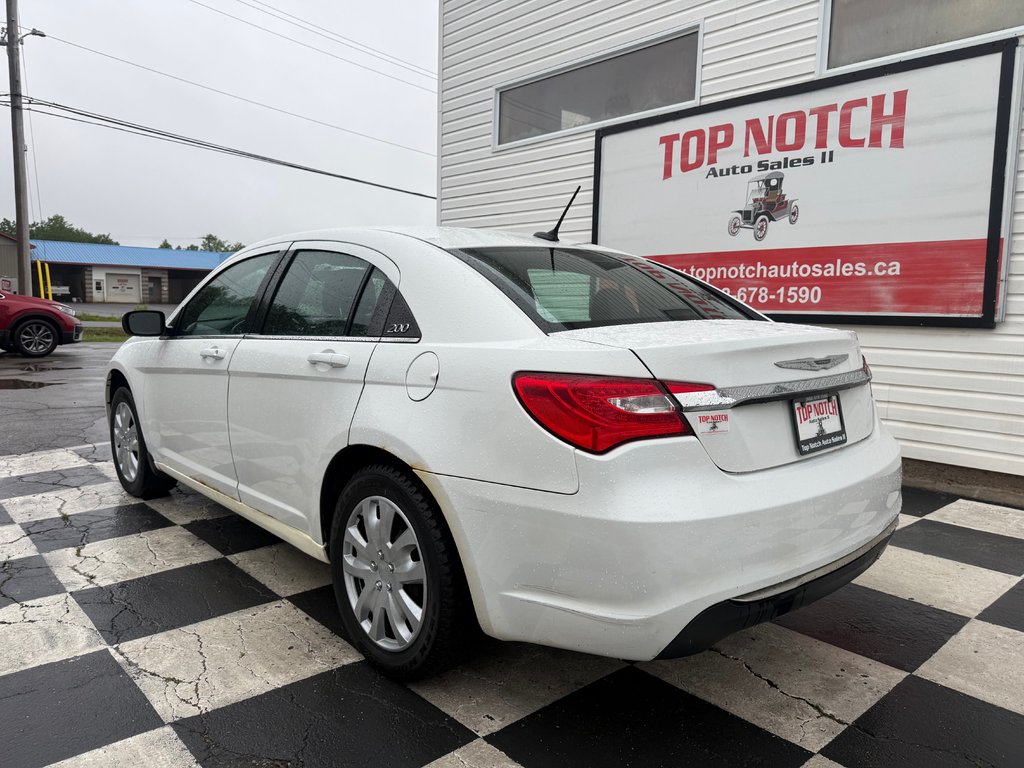 2013 Chrysler 200 LX, Keyless entry, MP3, Cruise control in COLDBROOK, Nova Scotia - 6 - w1024h768px
