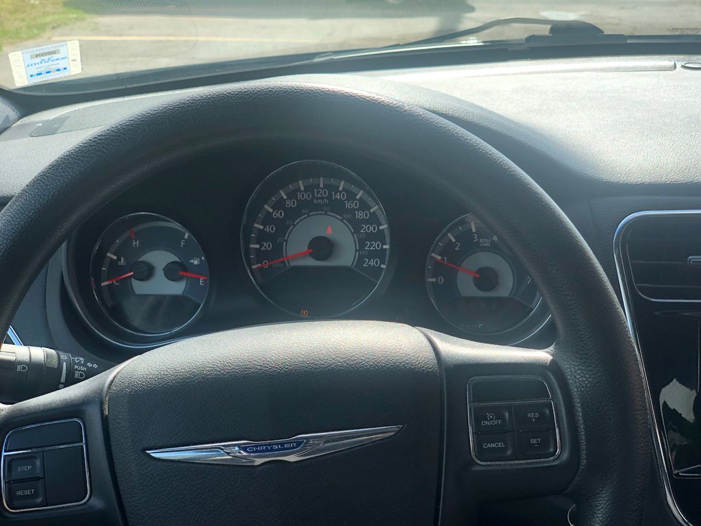 2014 Chrysler 200 LX - CD Player, Power Windows, Cloth Seats in COLDBROOK, Nova Scotia - 8 - w1024h768px