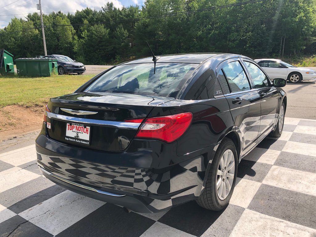 2014 Chrysler 200 LX - CD Player, Power Windows, Cloth Seats in COLDBROOK, Nova Scotia - 4 - w1024h768px