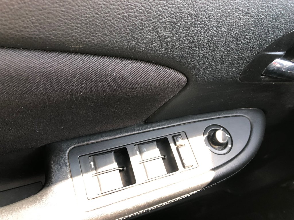 2014 Chrysler 200 LX - CD Player, Power Windows, Cloth Seats in COLDBROOK, Nova Scotia - 11 - w1024h768px
