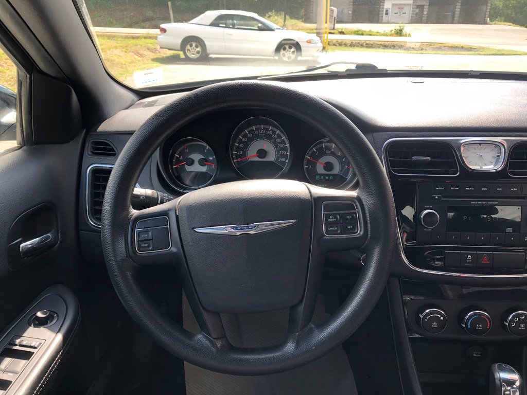 2014 Chrysler 200 LX - CD Player, Power Windows, Cloth Seats in COLDBROOK, Nova Scotia - 7 - w1024h768px