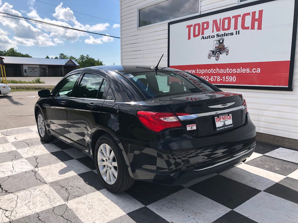 2014 Chrysler 200 LX - CD Player, Power Windows, Cloth Seats in COLDBROOK, Nova Scotia - 6 - w1024h768px