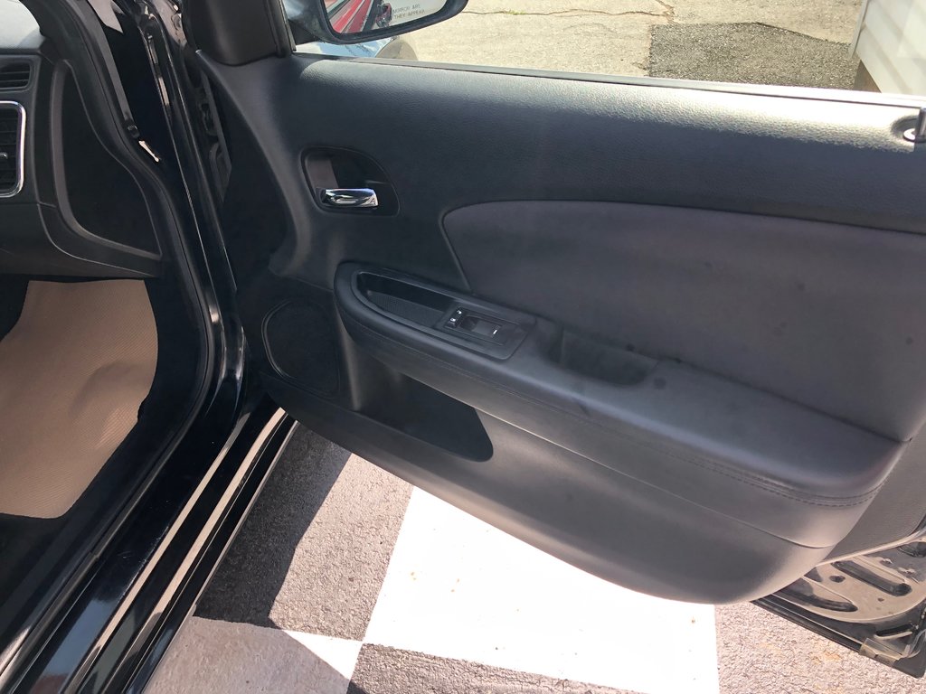 2014 Chrysler 200 LX - CD Player, Power Windows, Cloth Seats in COLDBROOK, Nova Scotia - 18 - w1024h768px