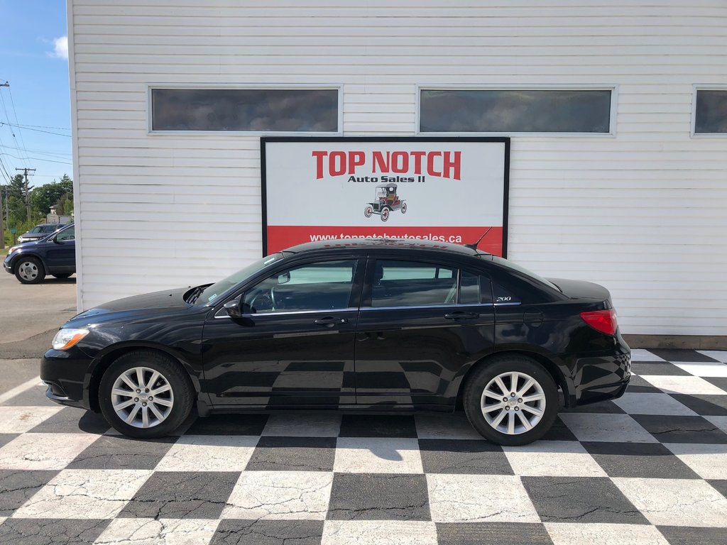 2014 Chrysler 200 LX - CD Player, Power Windows, Cloth Seats in COLDBROOK, Nova Scotia - 20 - w1024h768px