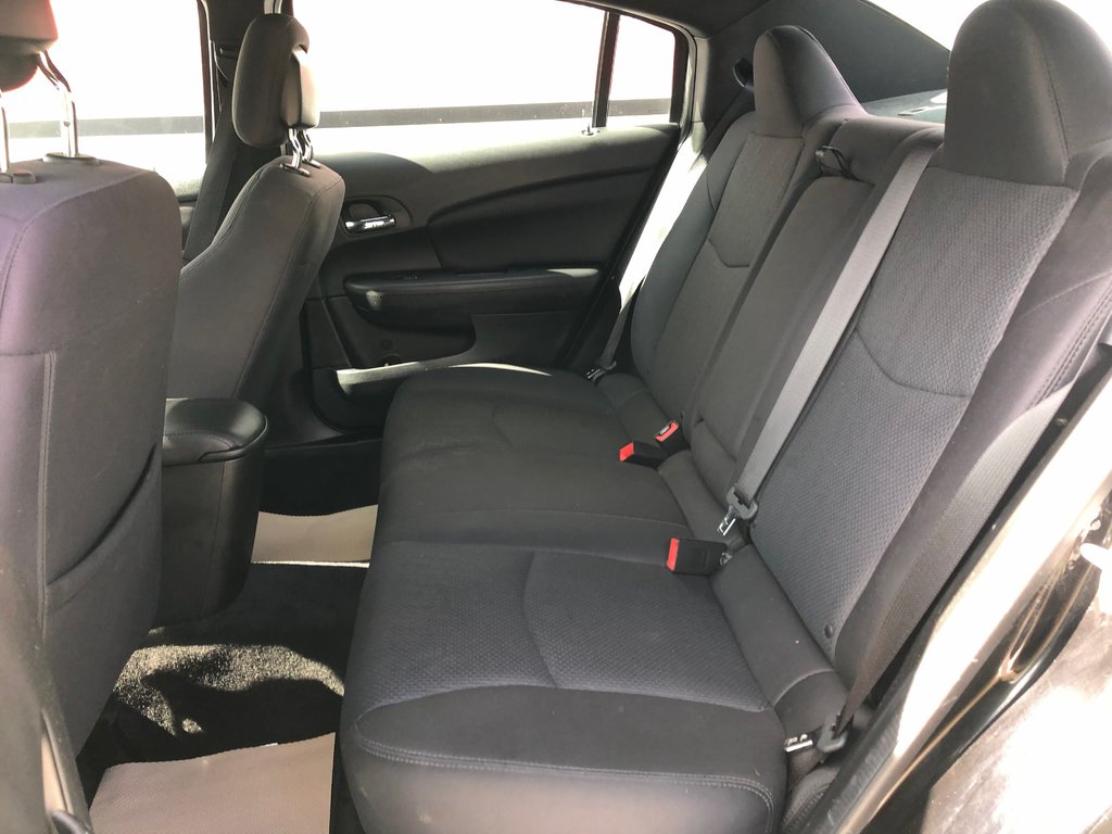 2014 Chrysler 200 LX - CD Player, Power Windows, Cloth Seats in COLDBROOK, Nova Scotia - 15 - w1024h768px
