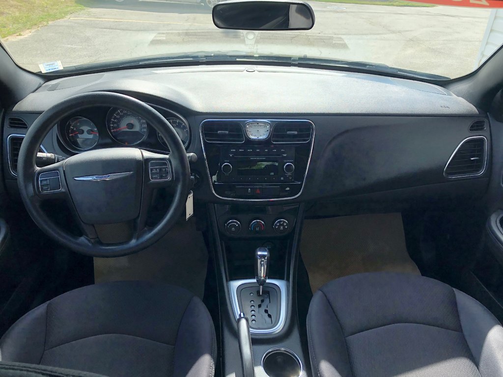 2014 Chrysler 200 LX - CD Player, Power Windows, Cloth Seats in COLDBROOK, Nova Scotia - 9 - w1024h768px