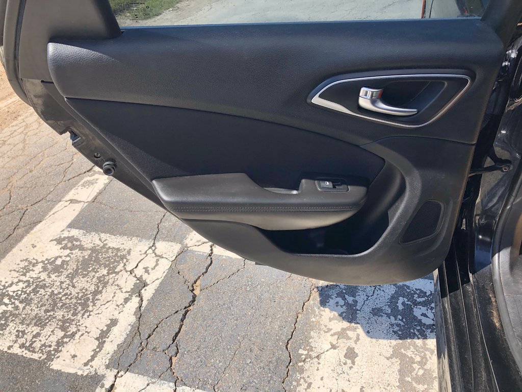 Chrysler 200 Limited - sunroof, power seats, cruise control 2015 à COLDBROOK, Nouvelle-Écosse - 19 - w1024h768px