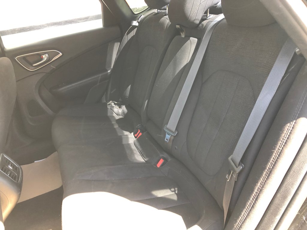 Chrysler 200 Limited - sunroof, power seats, cruise control 2015 à COLDBROOK, Nouvelle-Écosse - 20 - w1024h768px