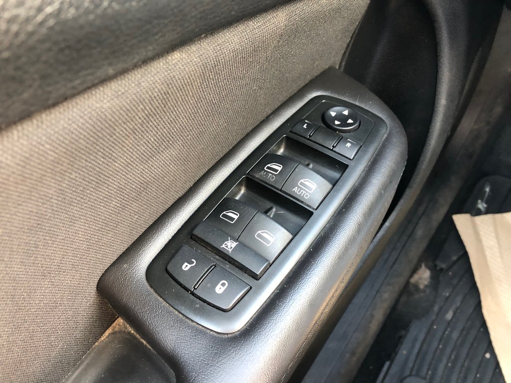 Chrysler 200 Limited - sunroof, power seats, cruise control 2015 à COLDBROOK, Nouvelle-Écosse - 7 - w1024h768px