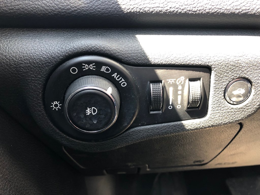 Chrysler 200 Limited - sunroof, power seats, cruise control 2015 à COLDBROOK, Nouvelle-Écosse - 8 - w1024h768px