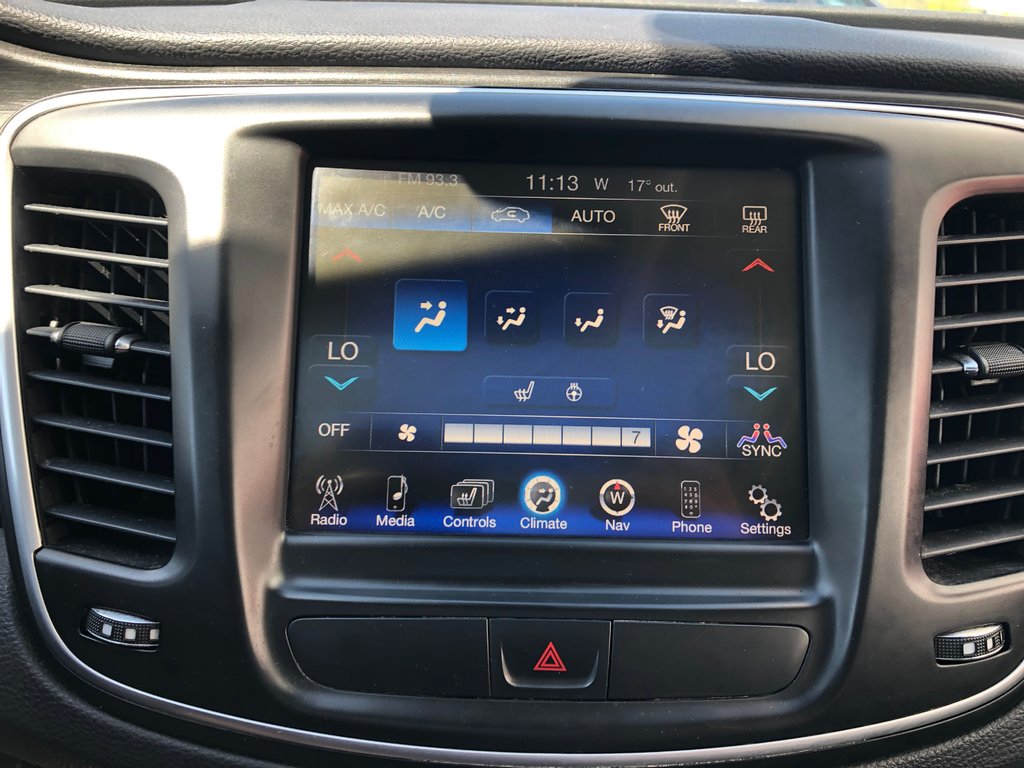 Chrysler 200 Limited - sunroof, power seats, cruise control 2015 à COLDBROOK, Nouvelle-Écosse - 12 - w1024h768px