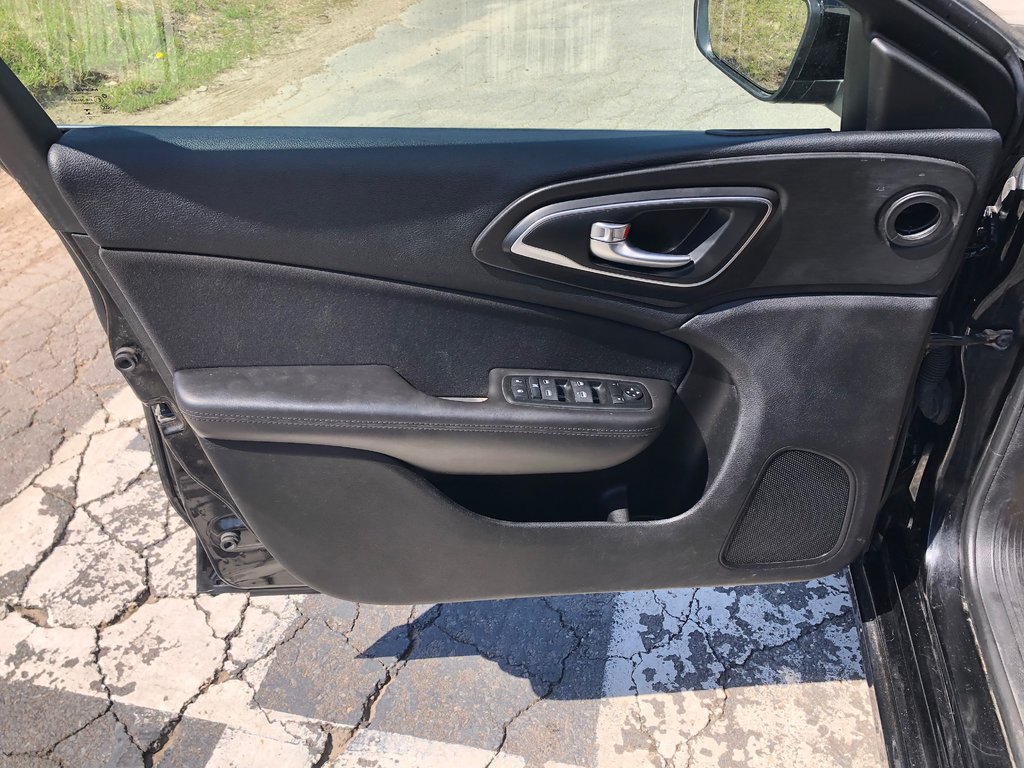 Chrysler 200 Limited - sunroof, power seats, cruise control 2015 à COLDBROOK, Nouvelle-Écosse - 17 - w1024h768px