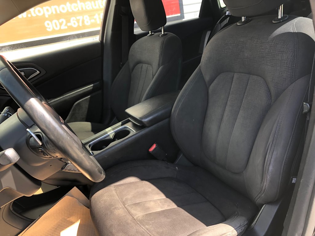 Chrysler 200 Limited - sunroof, power seats, cruise control 2015 à COLDBROOK, Nouvelle-Écosse - 18 - w1024h768px