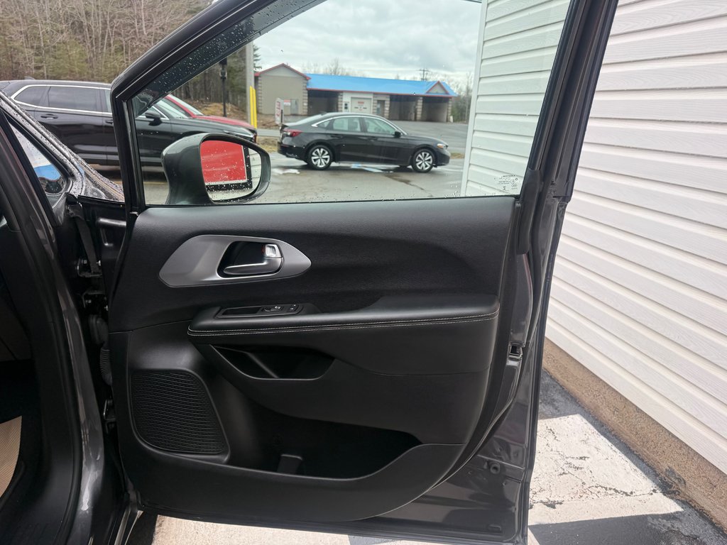 Chrysler PACIFICA Touring L, keyless entry, backup camera, Bluetooth 2022 à Kentville, Nouvelle-Écosse - 19 - w1024h768px