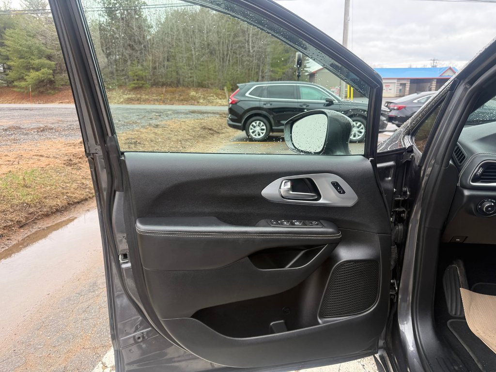 Chrysler PACIFICA Touring L, keyless entry, backup camera, Bluetooth 2022 à Kentville, Nouvelle-Écosse - 7 - w1024h768px