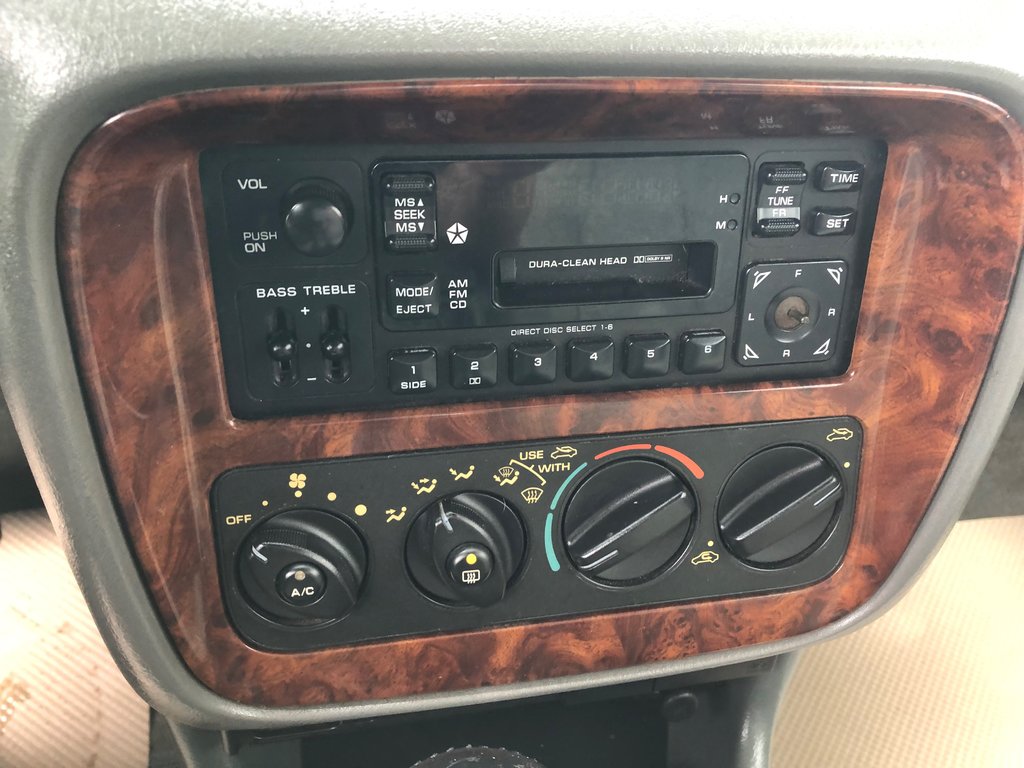 1998 Chrysler Sebring JXi - Convertible, Power Windows, Leather Seats in COLDBROOK, Nova Scotia - 12 - w1024h768px