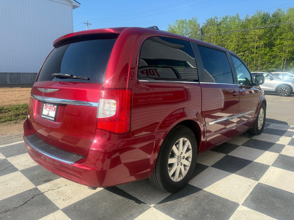 2011 Chrysler TOWN & COUNTRY Touring, keyless entry, Cruise control, Bluetooth in COLDBROOK, Nova Scotia - 4 - w1024h768px